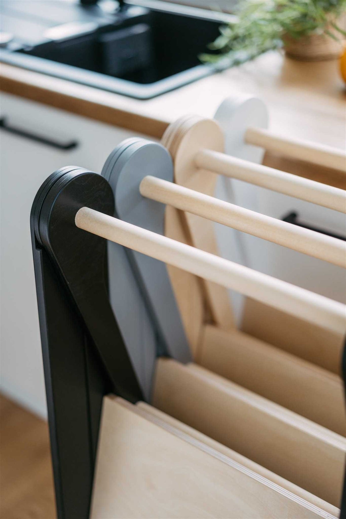 Eversby Edit — Foldable Kitchen Tower with Removable Rail