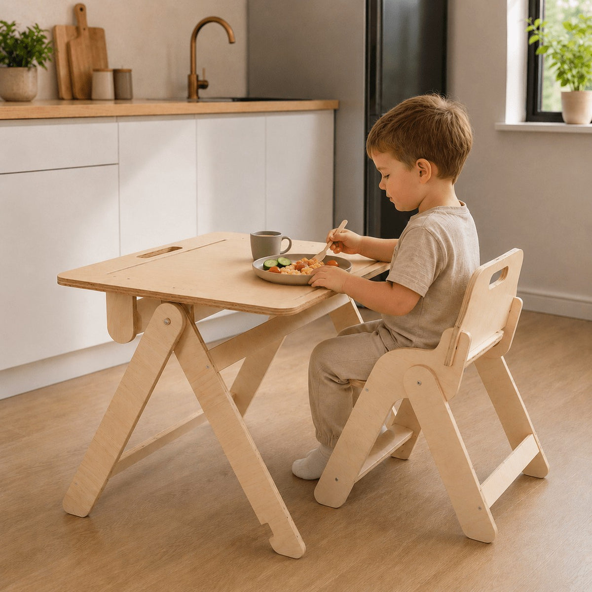 Eversby Edit — 2-in-1 Drawing Table & Easel with Paper Roll